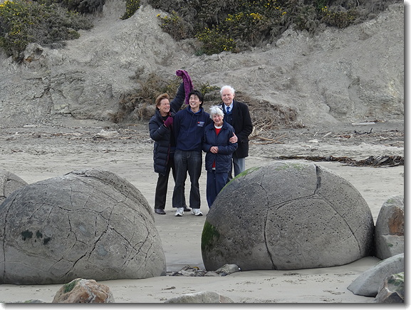 moeraki boulders
